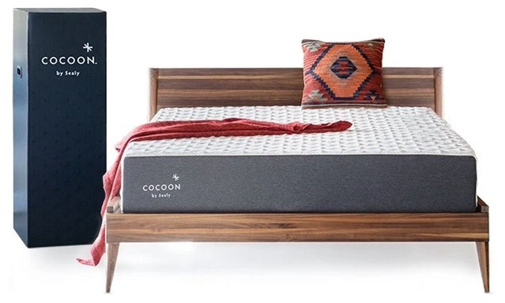 Matelas Sealy® Cocoon™ 10" en mousse à mémoire de forme moelleuse, livré dans une boîte